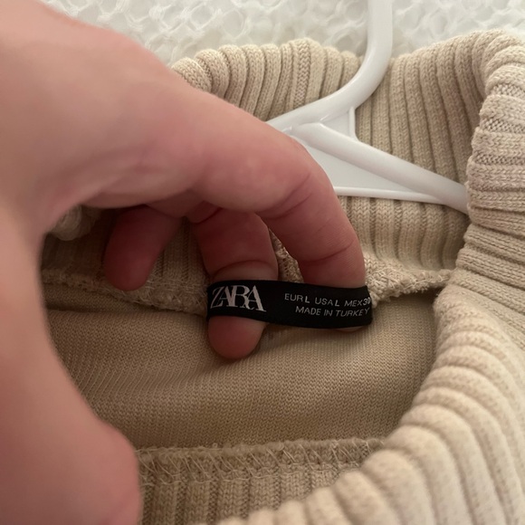 Zara Sleeveless Turtleneck Sweater - Picture 2 of 2